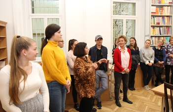 November 20-án házi ünnepség keretében Dr. Márkus Éva dékán asszony átadta a felújított könyvtárat.